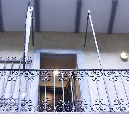 Fleur De Lis Central بيرغامو